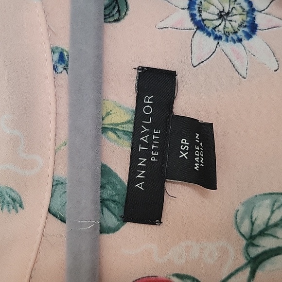 Ann Taylor Petite Floral Long Sleeve Shirt size XSP - Picture 6 of 8